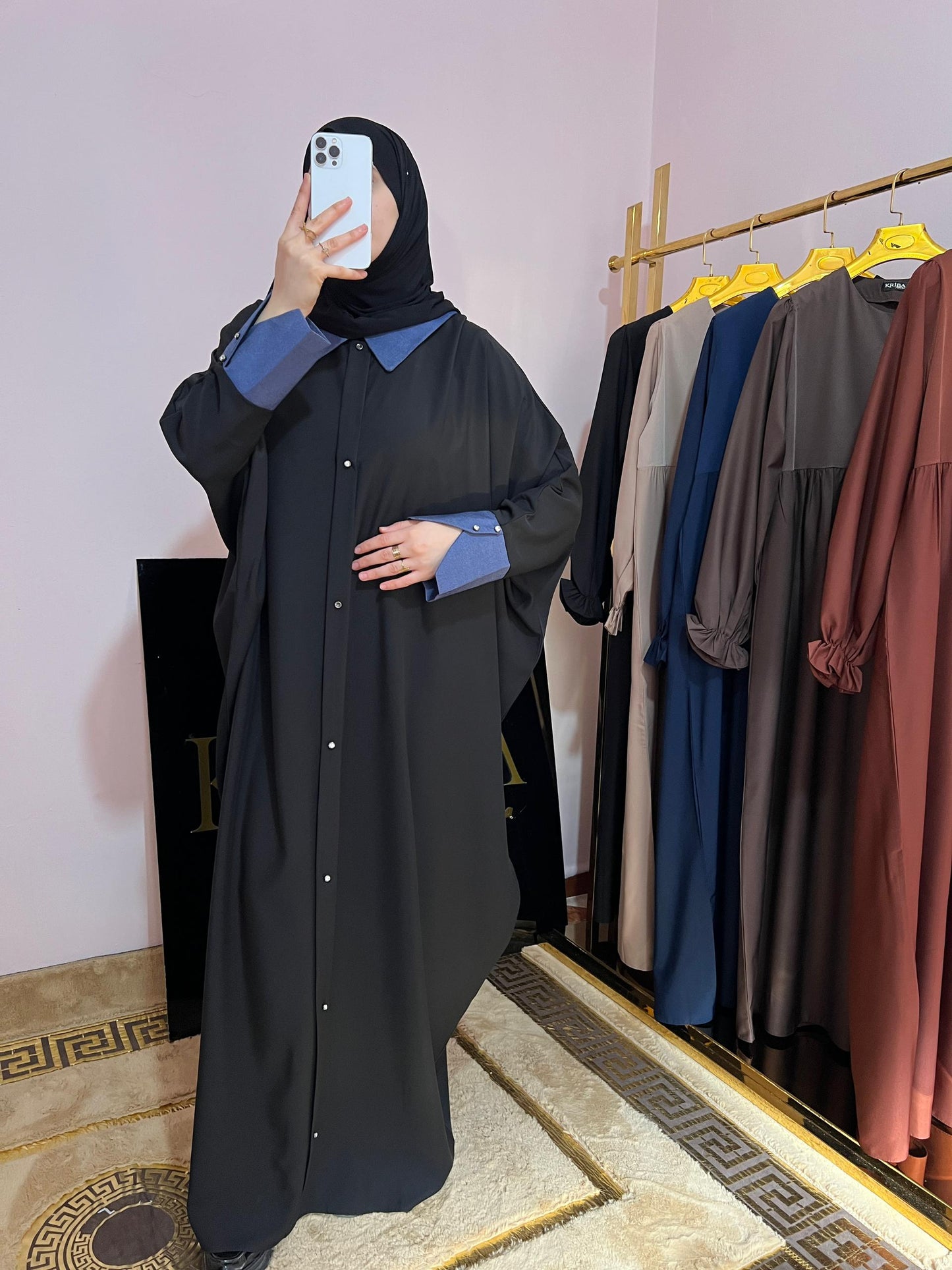 العباءة الياسمين